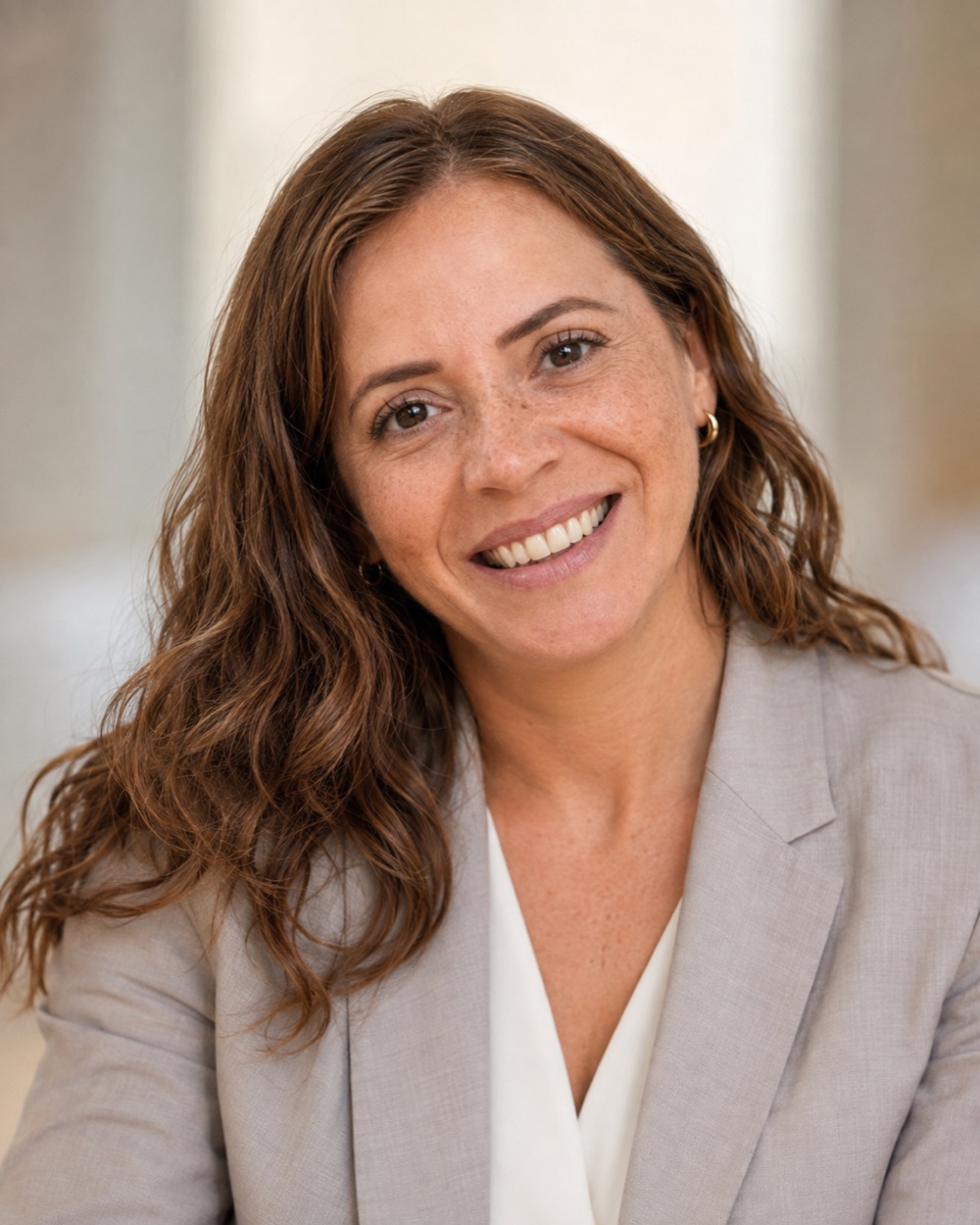 Retrato profesional de Axil Reyes, profesora de inglés